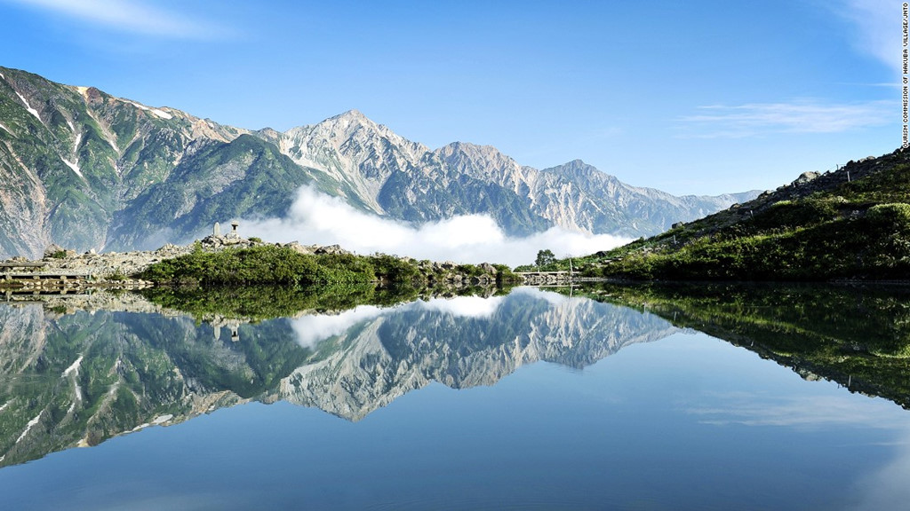 Hồ Happo (Nagano): Con đường dẫn tới hồ Happo từ Hakuba, ngôi làng trượt tuyết nổi tiếng, là một trong những đường leo núi đẹp nhất <a href=