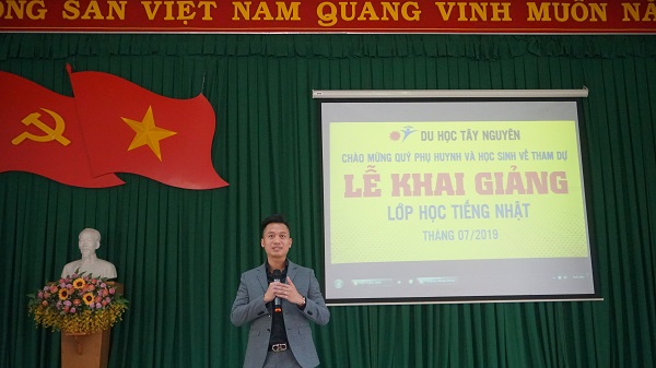 Ông Nguyễn Quý Anh - Giám đốc công ty phát biểu khai mạc lễ khai giảng