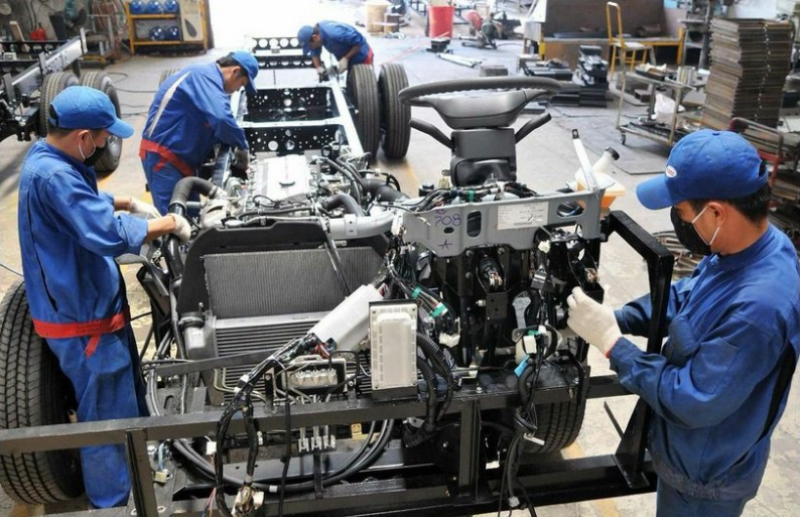 Co-khi-cong-nghiep-Che-tao-may-Industriemechaniker