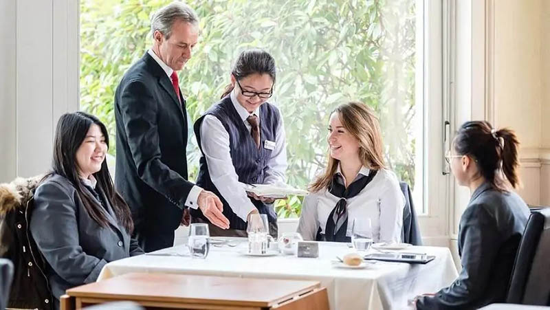 Vì sao nên du học ngành nhà hàng khách sạn tại Đức